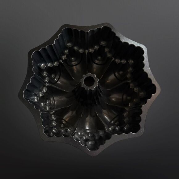 Martha Stewart Cast Aluminum Cathedral Bundt 10 Cup Bundt Pan Cast Non-Stick - Picture 7 of 7